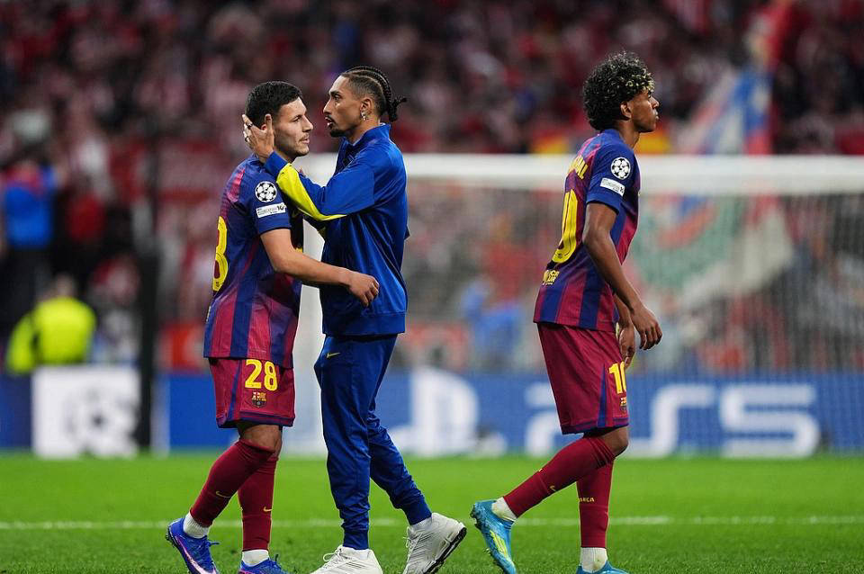 破防？巴萨8000万巨星手势嘲讽马竞：下轮欧冠就回家！遭7万人猛烈嘘声